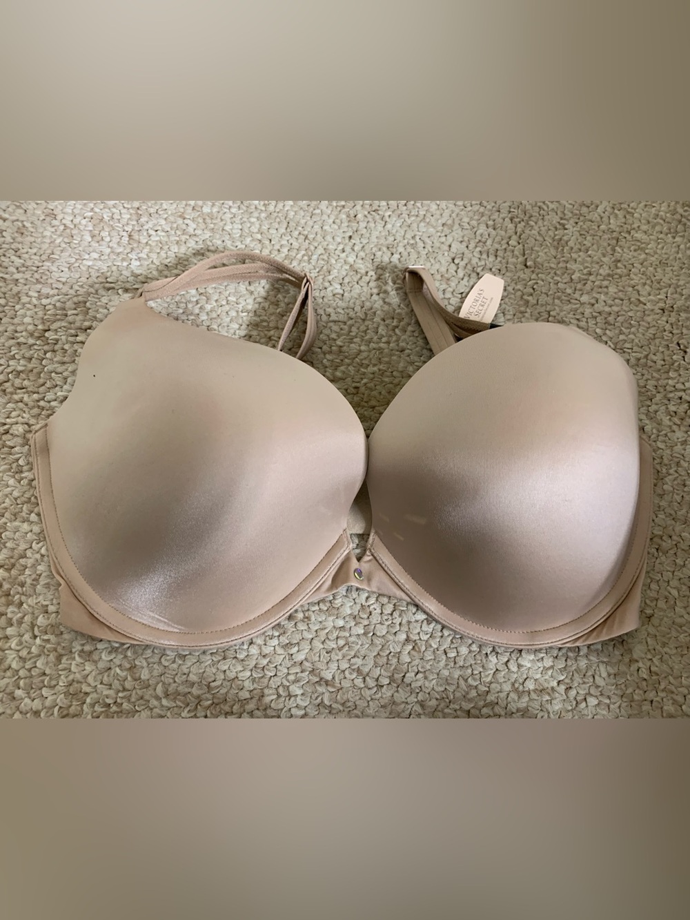 NWT Victoria Secrets Very Sexy Push up Bra 34DDD Nude with Smooth Molded Cups